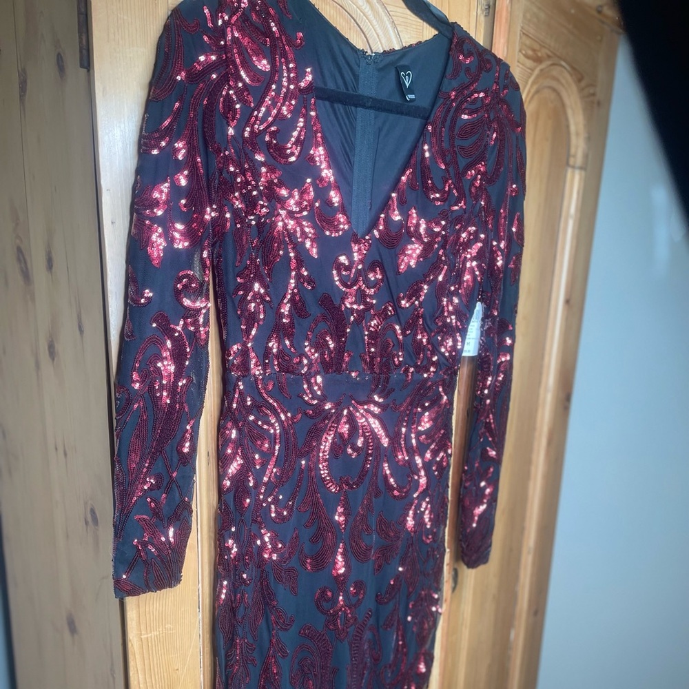 Windsor Burgundy Red Sequin Long Sleeve Dress
